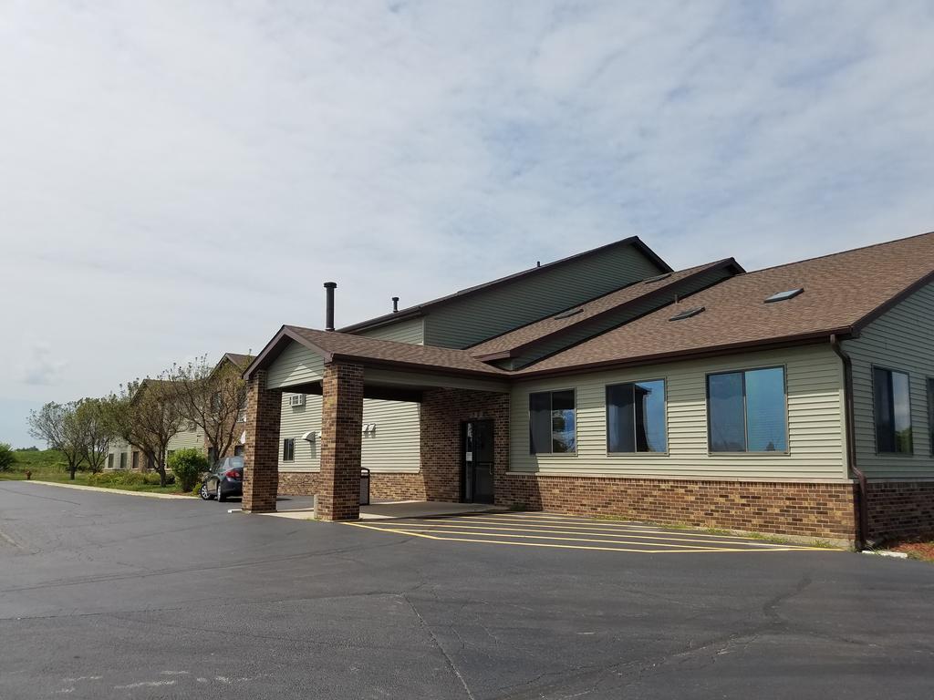 Super 8 By Wyndham Dekalb Il Hotel Exterior photo