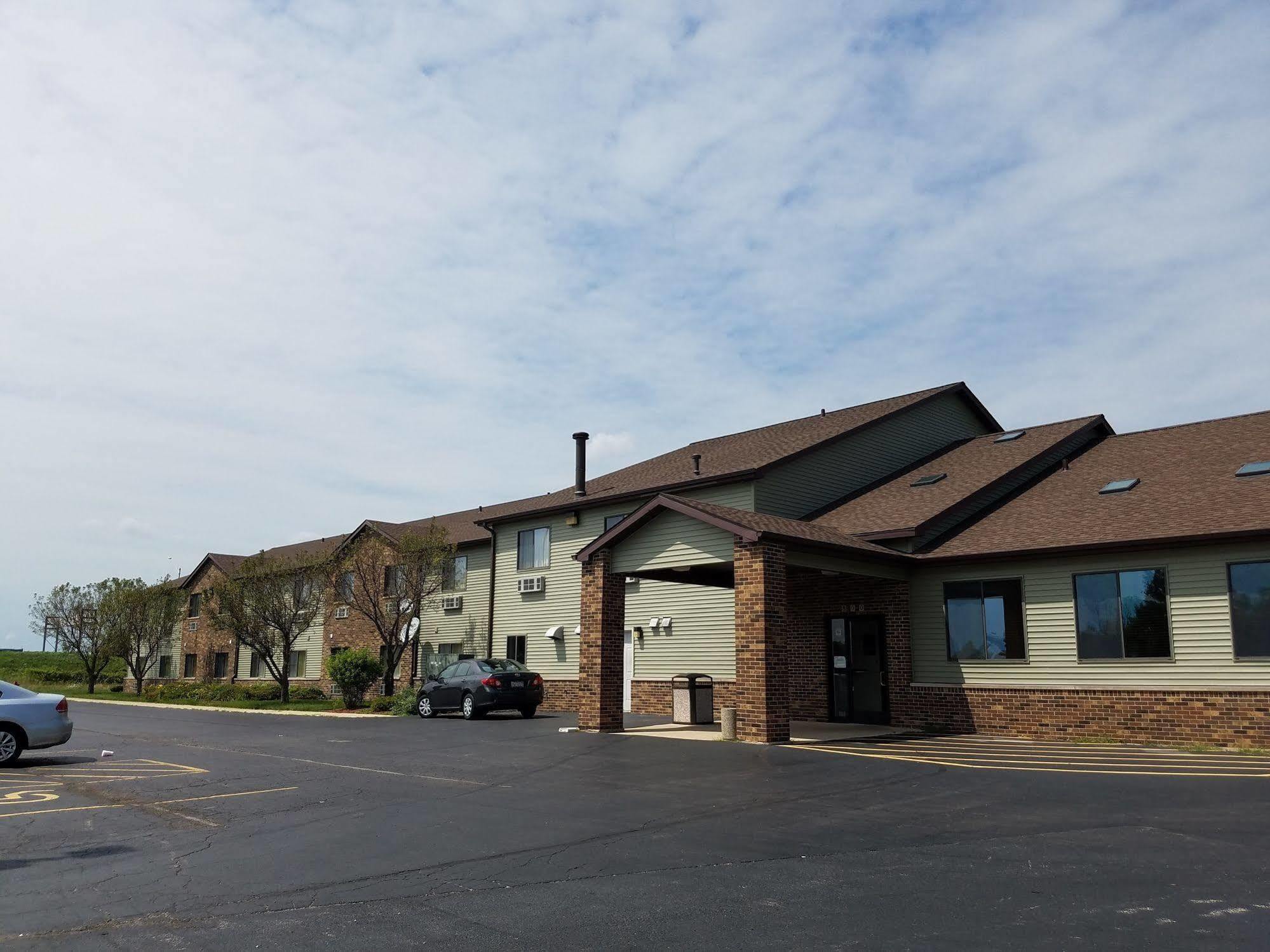 Super 8 By Wyndham Dekalb Il Hotel Exterior photo